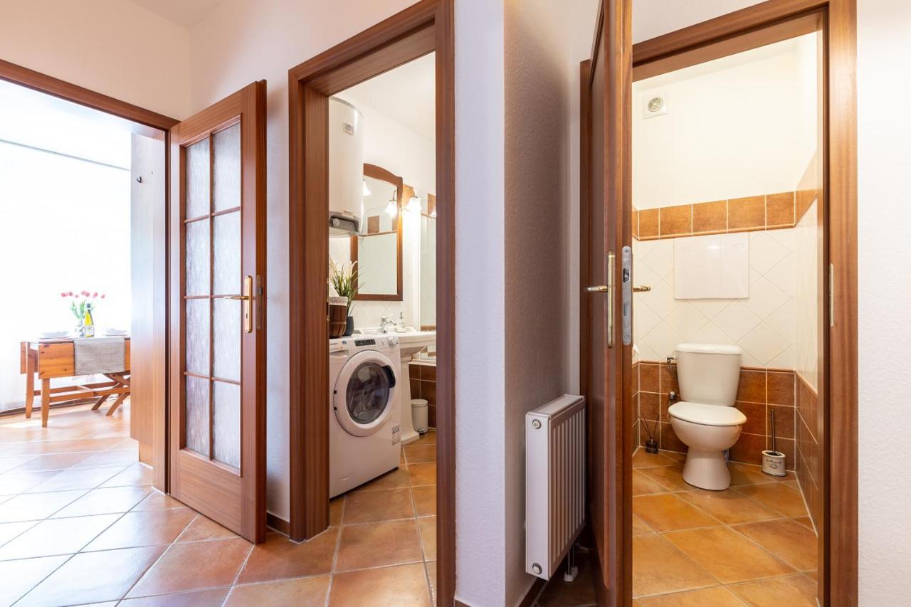Апартаменти Apartman Dream V Mikulove - Jine Ubytovani Lednice Екстер'єр фото